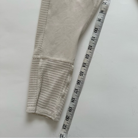 Alo Yoga Off The Grid Capri Color Bone Size Small - Picture 13 of 14